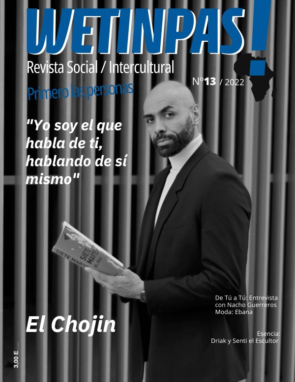 Portada de la revista Wetinpas! Nº 13 con la foto de El Chojin, posando de forma elegante con un libro en la mano.