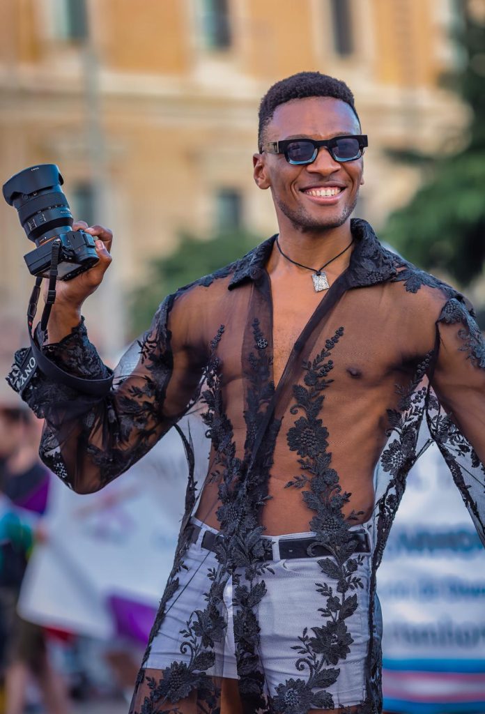 Daniel Pierre con la cámara en la mano