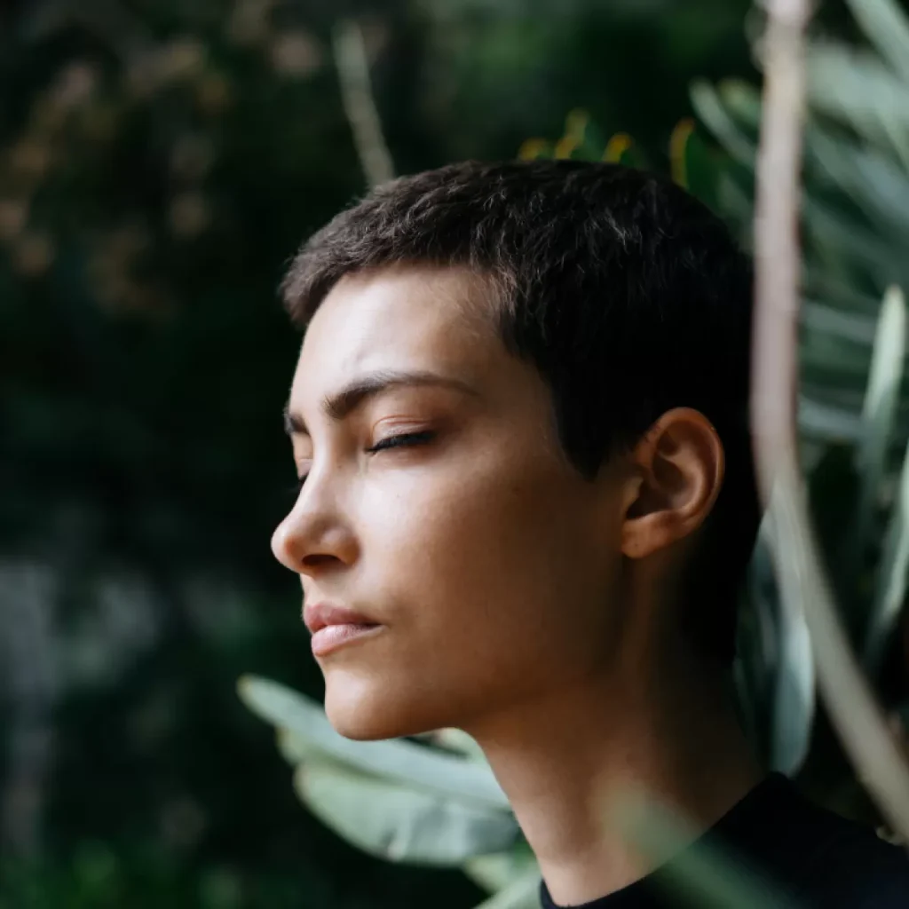 mujer en la naturaleza